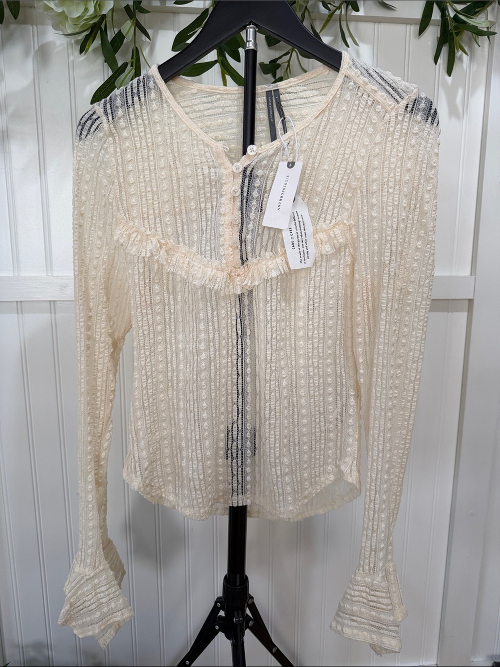 NWT! #941 ANTHROPOLOGIE Delicate Ivory Cream Embroidered Ruffle Blouse